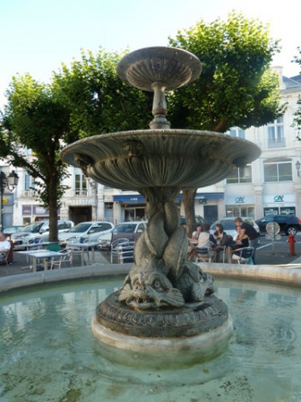 Fontaine-aux-tritons-Angoulême